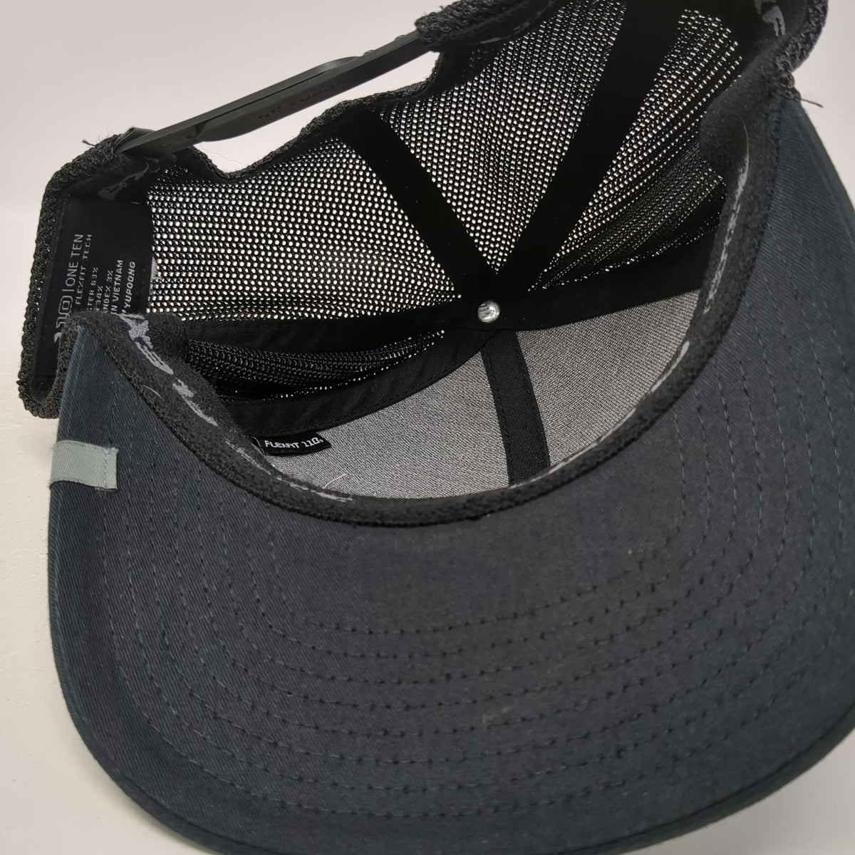 TravisMathew Trucker Hat Black One Size Snapback Mesh Flexfit 110 Golf Logo