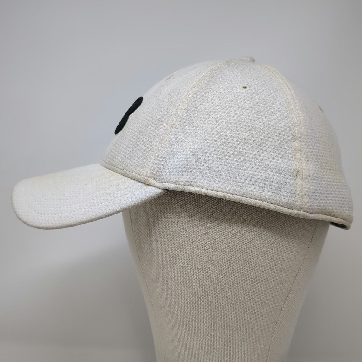 Under Armour Baseball Cap White L Embroidered Logo Stretch Fit Blitzing Hat