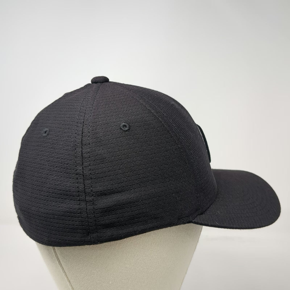 TravisMathew Baseball Cap Black M Fitted Performance Mesh Athletic Logo Hat
