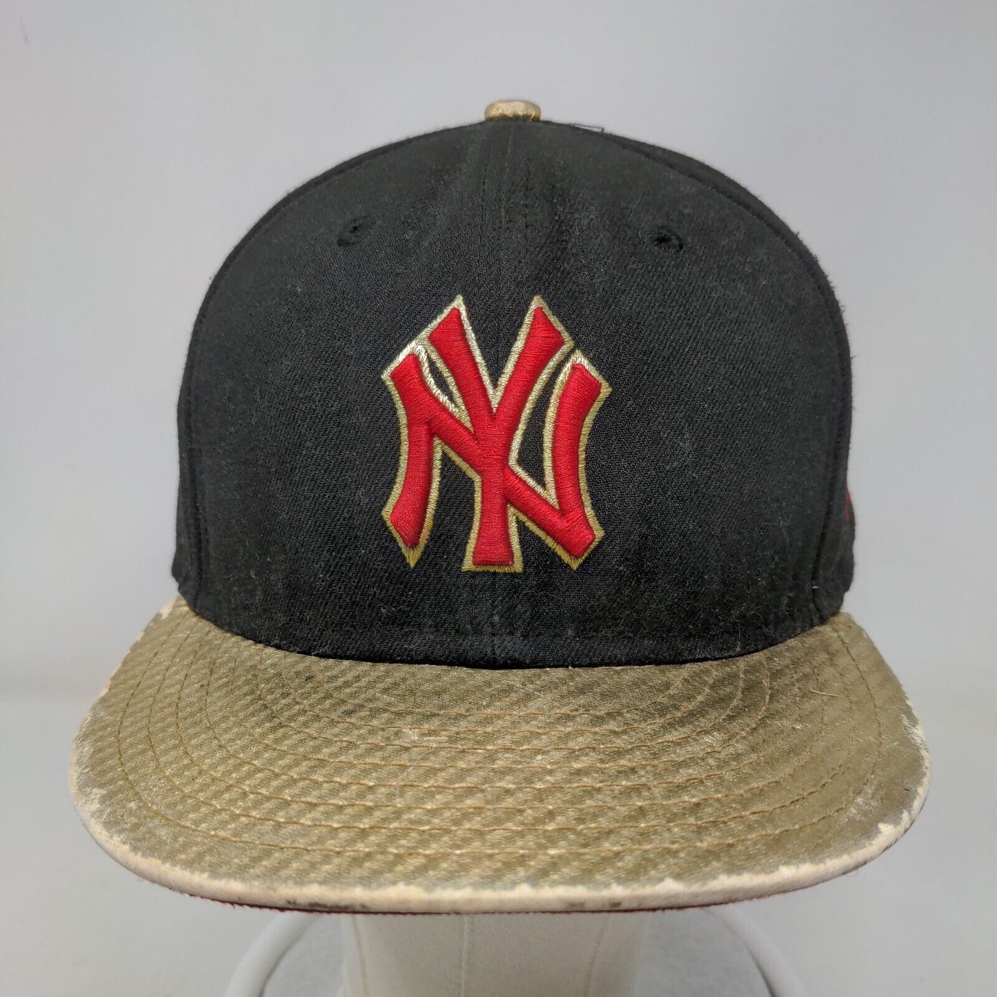New Era Men's Snapback Hat Black M-L Embroidered New York Yankees Logo 9Fifty
