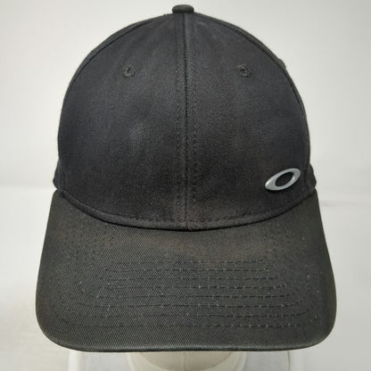 Oakley New Era 39THIRTY Baseball Cap Black S/M Stretch Fit Silver Logo Hat