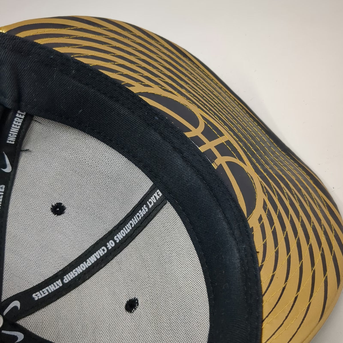 Nike UConn Huskies NCAA Snapback Black Gold One Size 2014 National Champions Hat