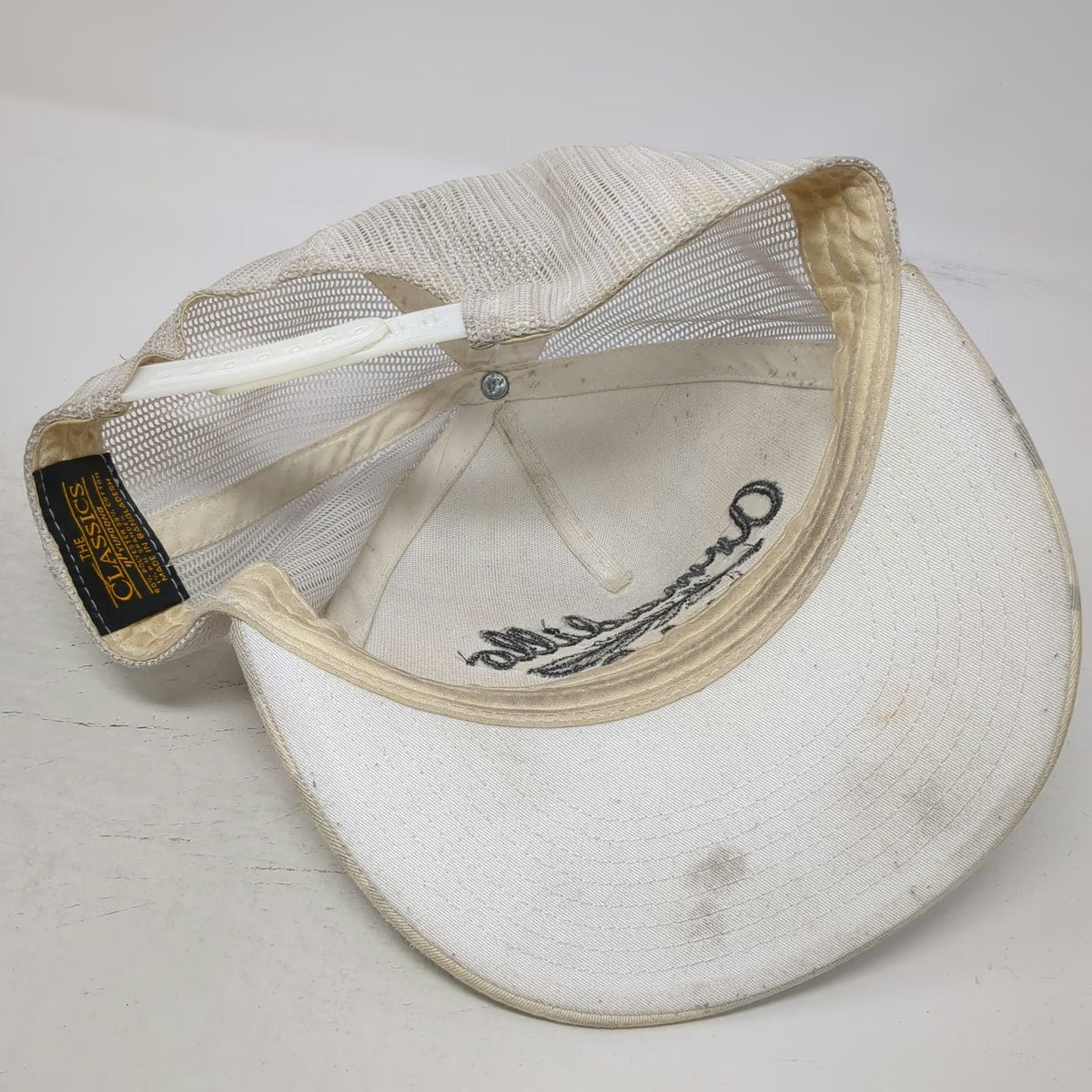 Armadillo Hat Co. Trucker White Gray One Size Camo Mesh Snapback Feather Logo