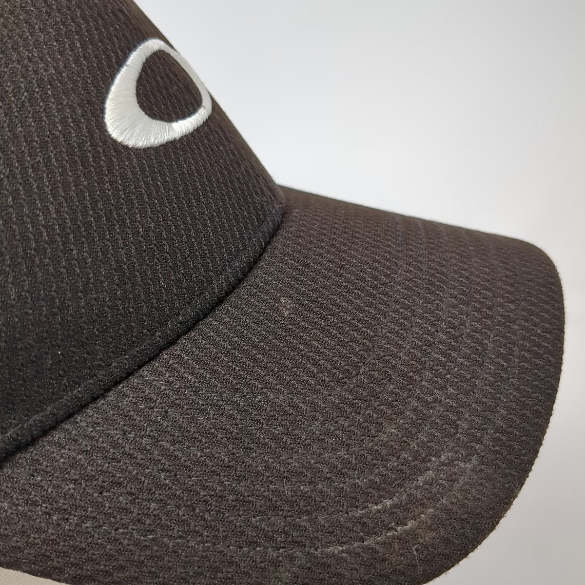 Oakley Baseball Cap Brown One Size Embroidered Logo Adjustable Strap Mesh Hat