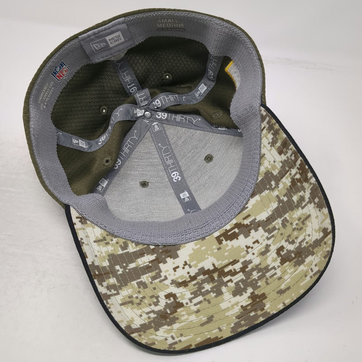 New Era Philadelphia Eagles NFL Hat Green M Salute To Service Camo 39THIRTY