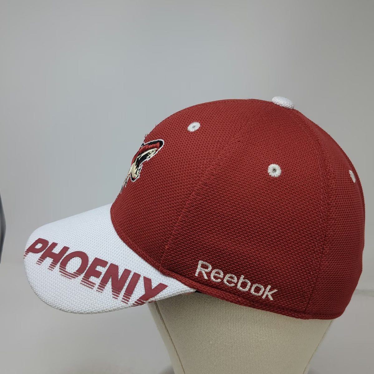 Reebok Phoenix Coyotes NHL Red White Cap M Center Ice Stretch Fit Hat Graphic