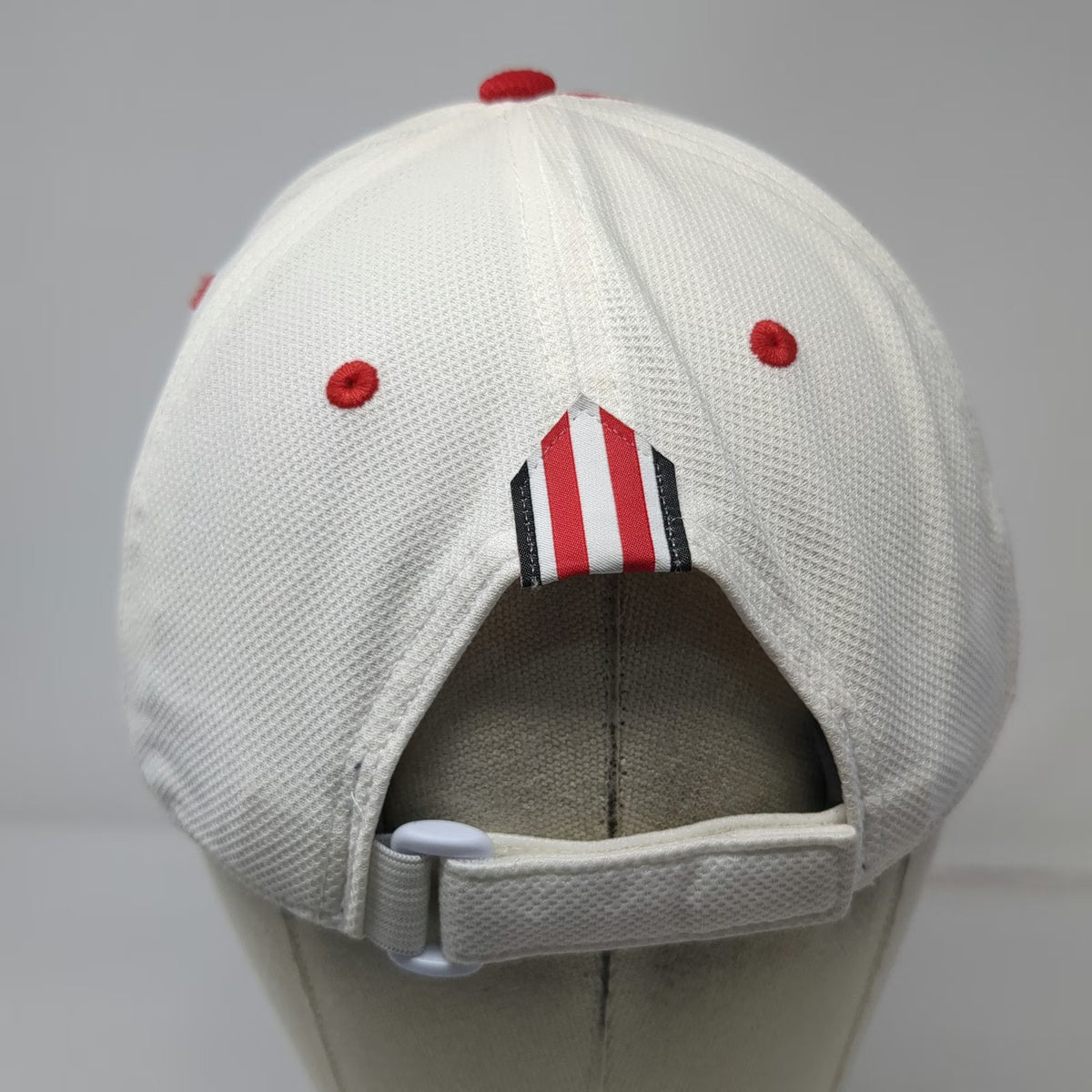 Under Armour Utah Utes NCAA Cap White One Size ISO-CHILL Strapback Curved Hat