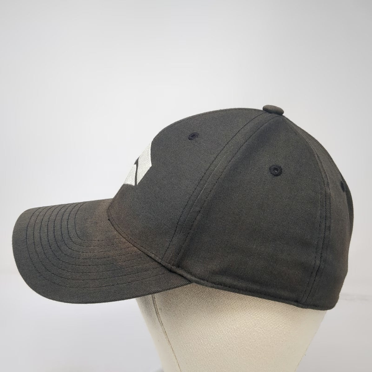 Veer Baseball Cap Black M Stretch Fit Embroidered Logo Curved Brim Comfort Hat