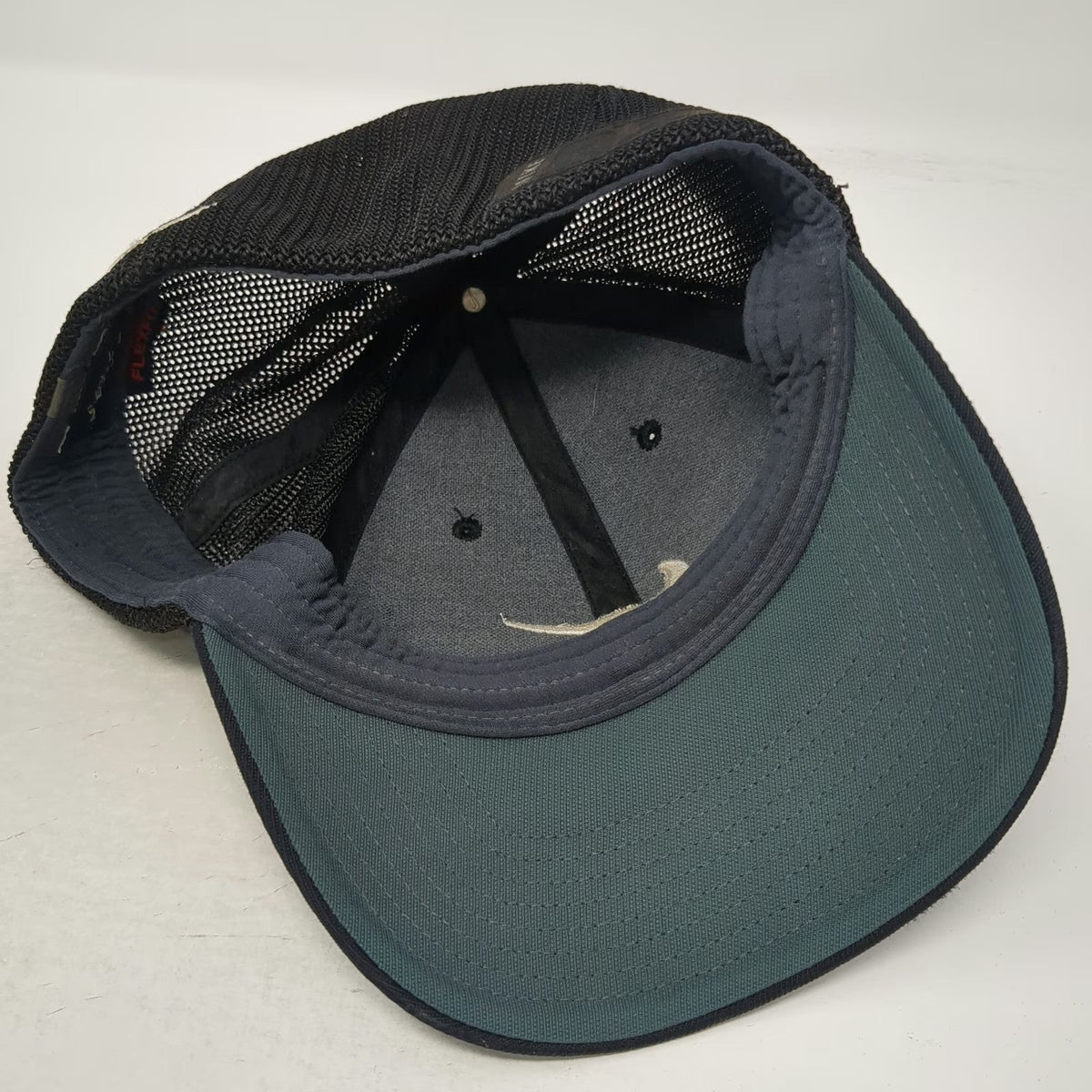 Nike Baseball Cap Black One Size Fitted Mesh Back Flexfit VRS RZN Swoosh Hat