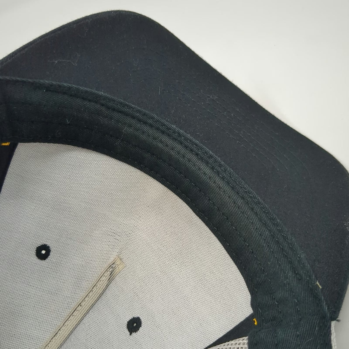 DeWalt Trucker Hat Black One Size Gray Mesh Back Snapback Logo Workwear Tools