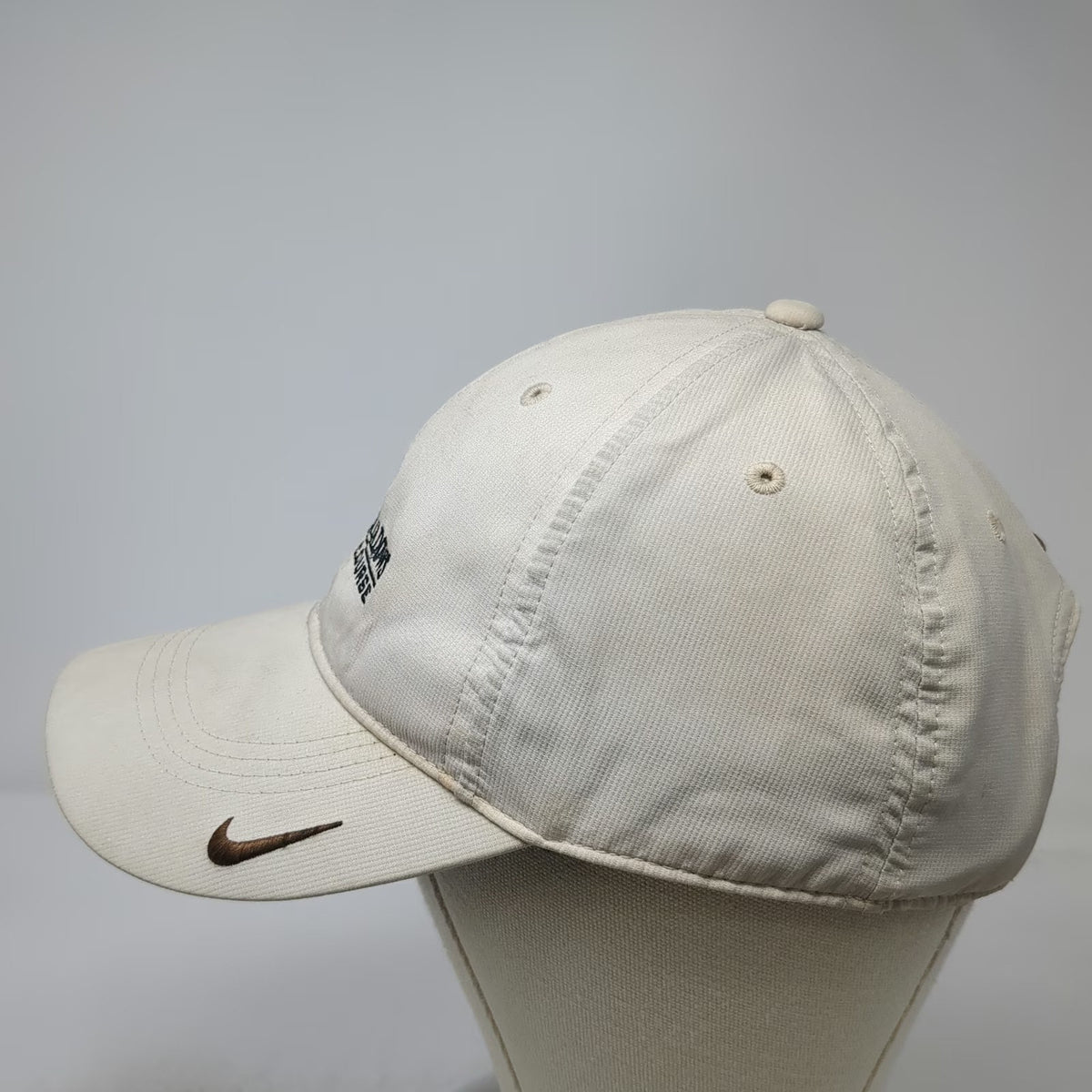 Nike Baseball Cap Beige One Size Strapback Swoosh Camas Meadows Golf Course Hat