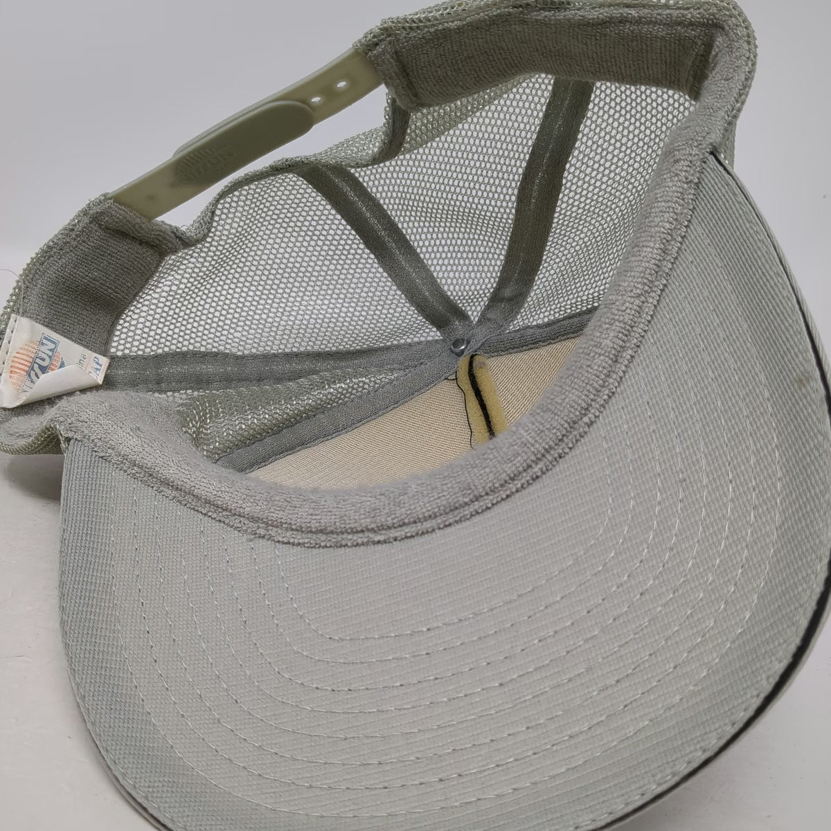 Breakmark Trucker Hat Gray Black One Size Astronaut Frisbee Disc Golf Mesh Cap