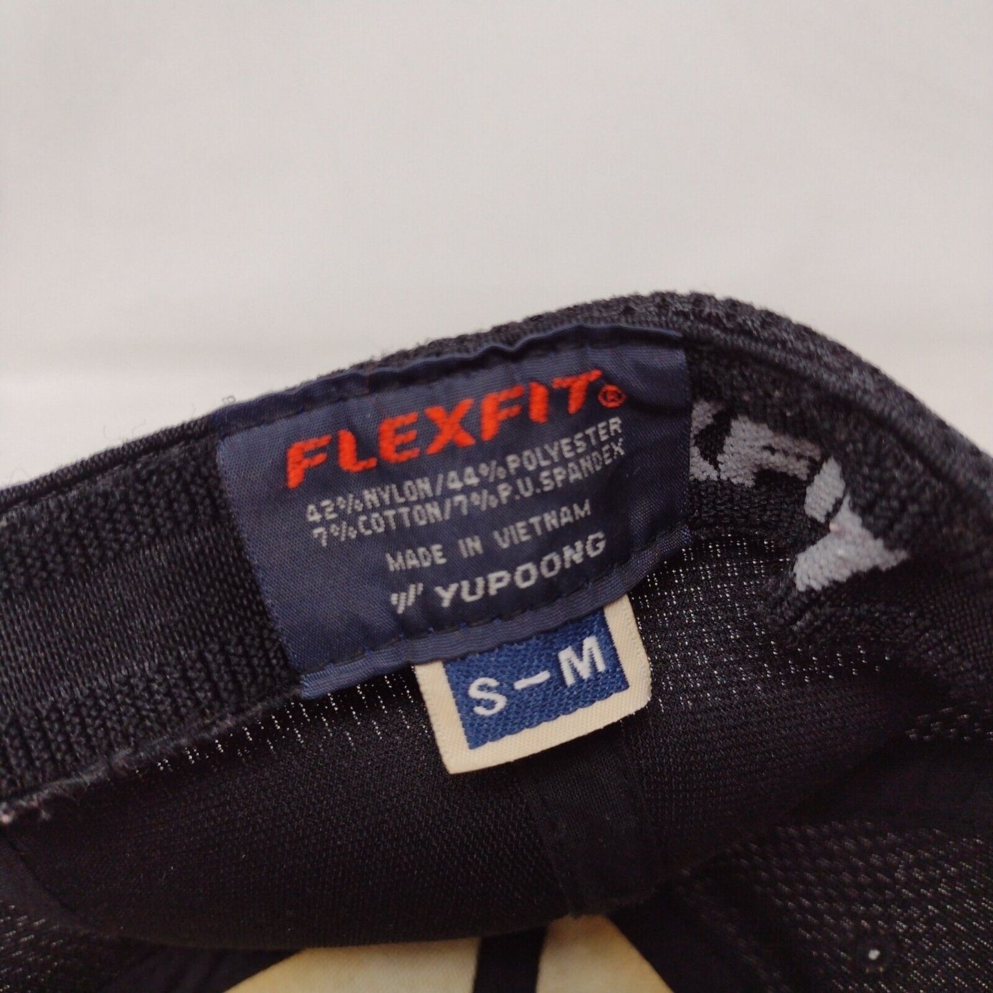 Acco Fitted Trucker Hat Black S/M Flexfit Embroidered Mesh Back 6 Panel Yupoong