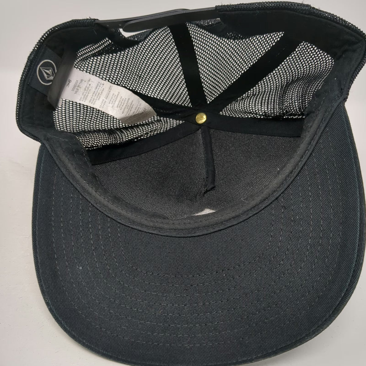 Volcom Trucker Hat Black OSFM Snapback Mesh Embroidered Stone Logo Structured