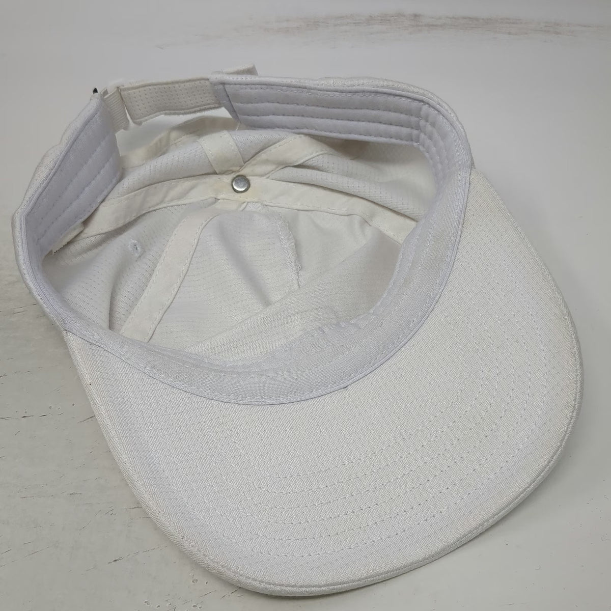 PGA Tour 5 Panel White One Size Mesh Golfer Logo Performance Slideback Golf Hat