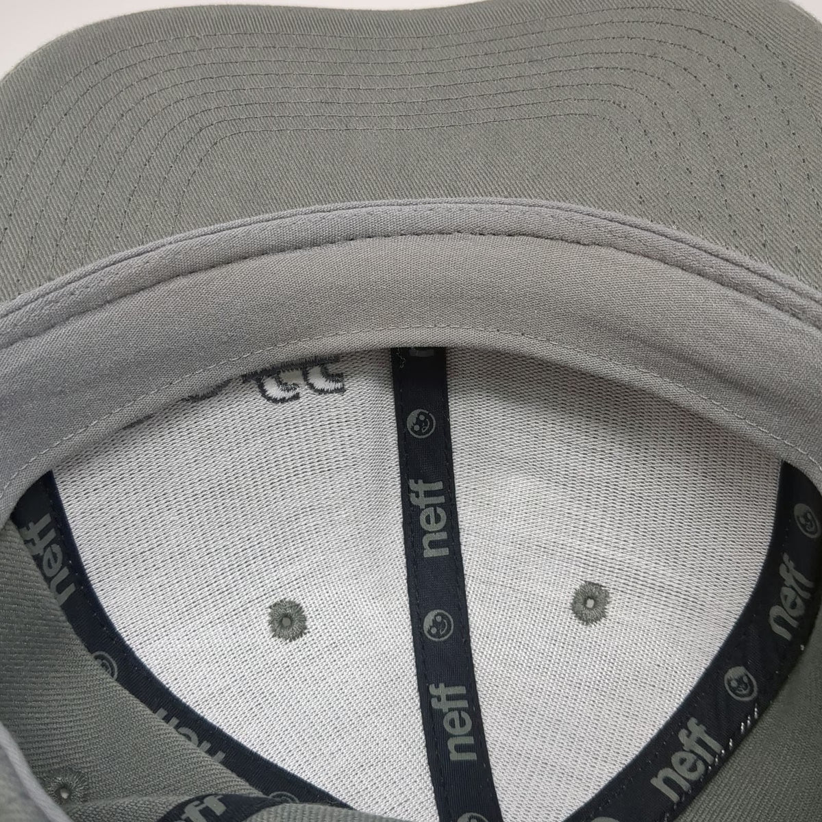 Neff Baseball Cap Gray M Fitted Stretch Fit Embroidered Logo 6 Panel Curved Hat