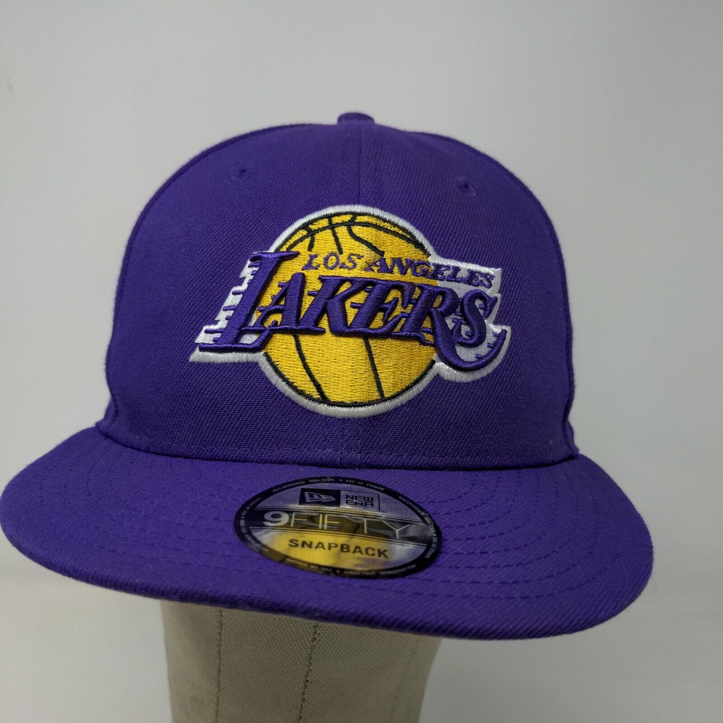 New Era Mens Snapback Hat Purple Size OSFM Embroidered Los Angeles Lakers 9Fifty