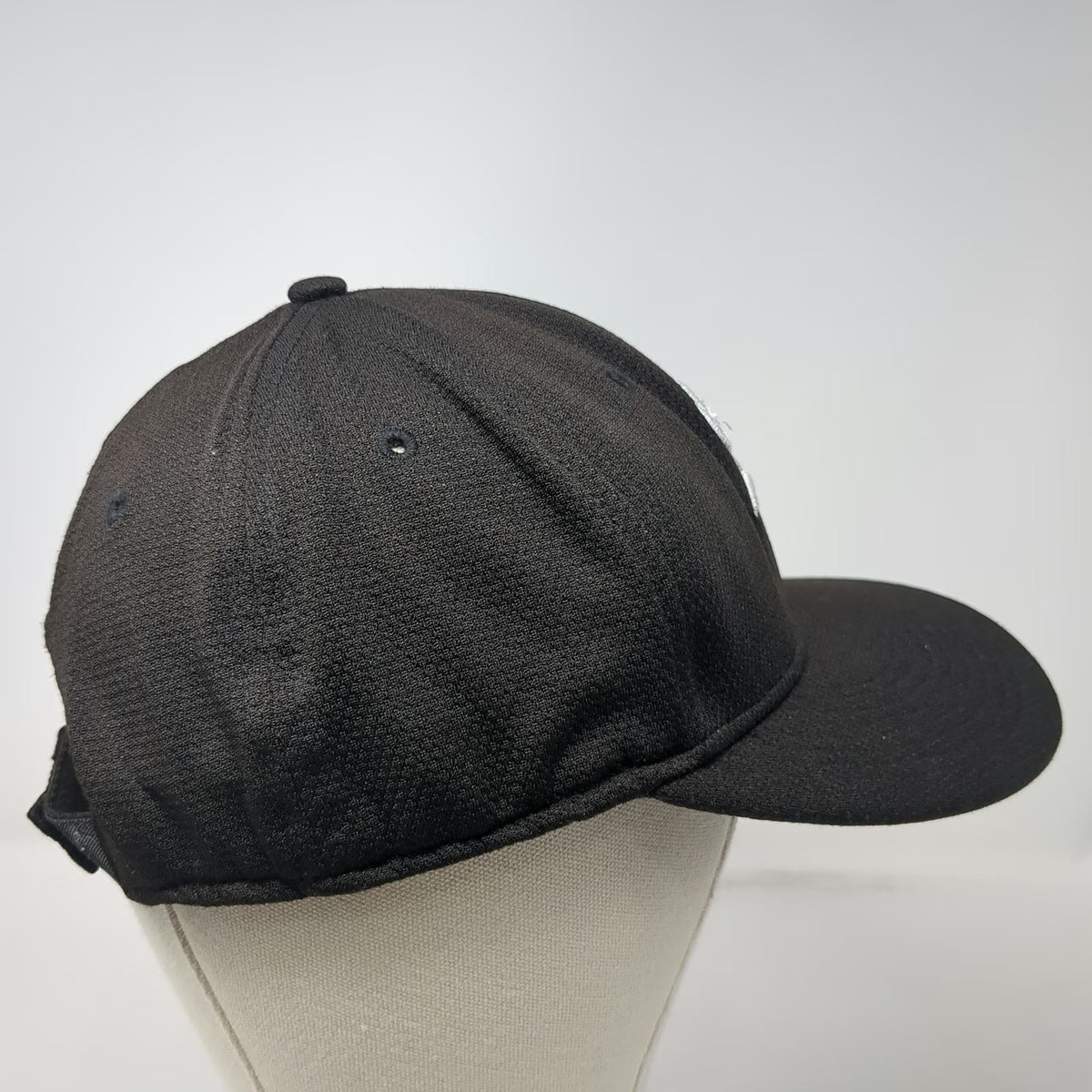 Chicago White Sox MLB OC Sports Baseball Cap Black OSFM Embroidered Strapback