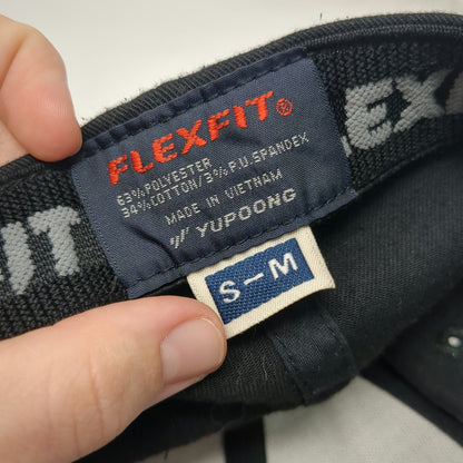 Easton Baseball Cap Black M Embroidered Logo Flexfit Yupoong Curved Brim Hat