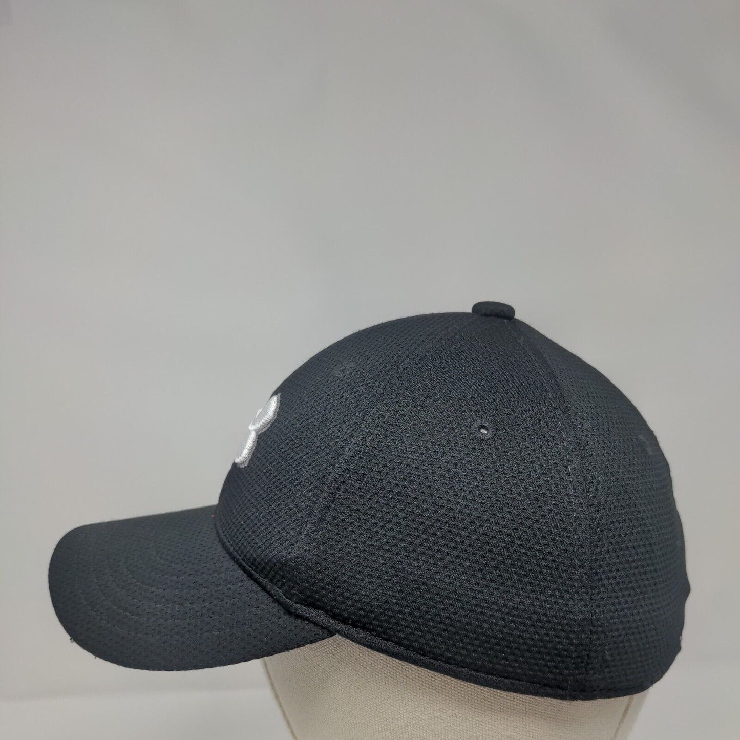 Under Armour Youth Fitted Hat Black Size S/M Lightweight Vented Holes 6 Panel