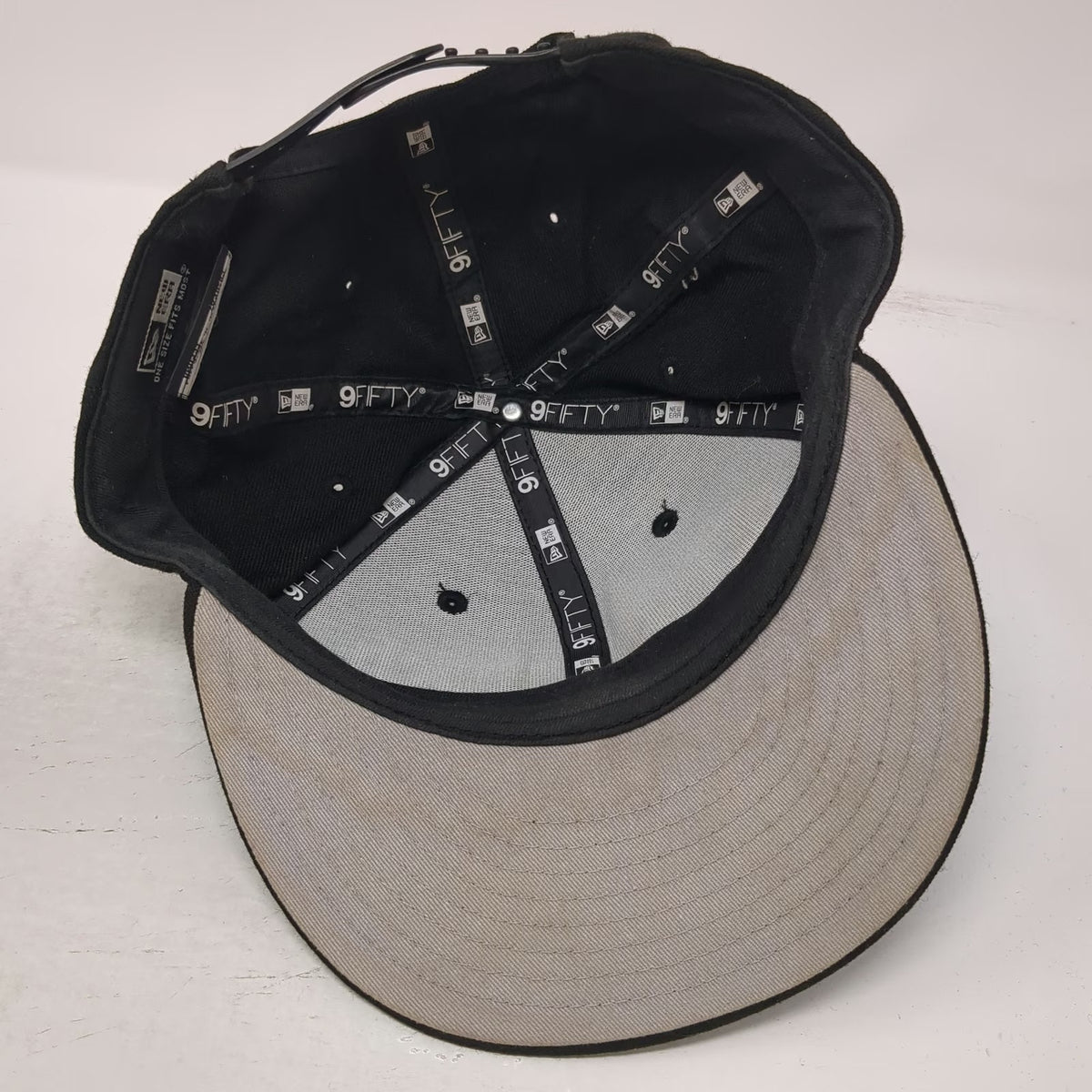 New Era Snapback Hat Black One Size Long Beach Wool Flat Brim Gray Undervisor
