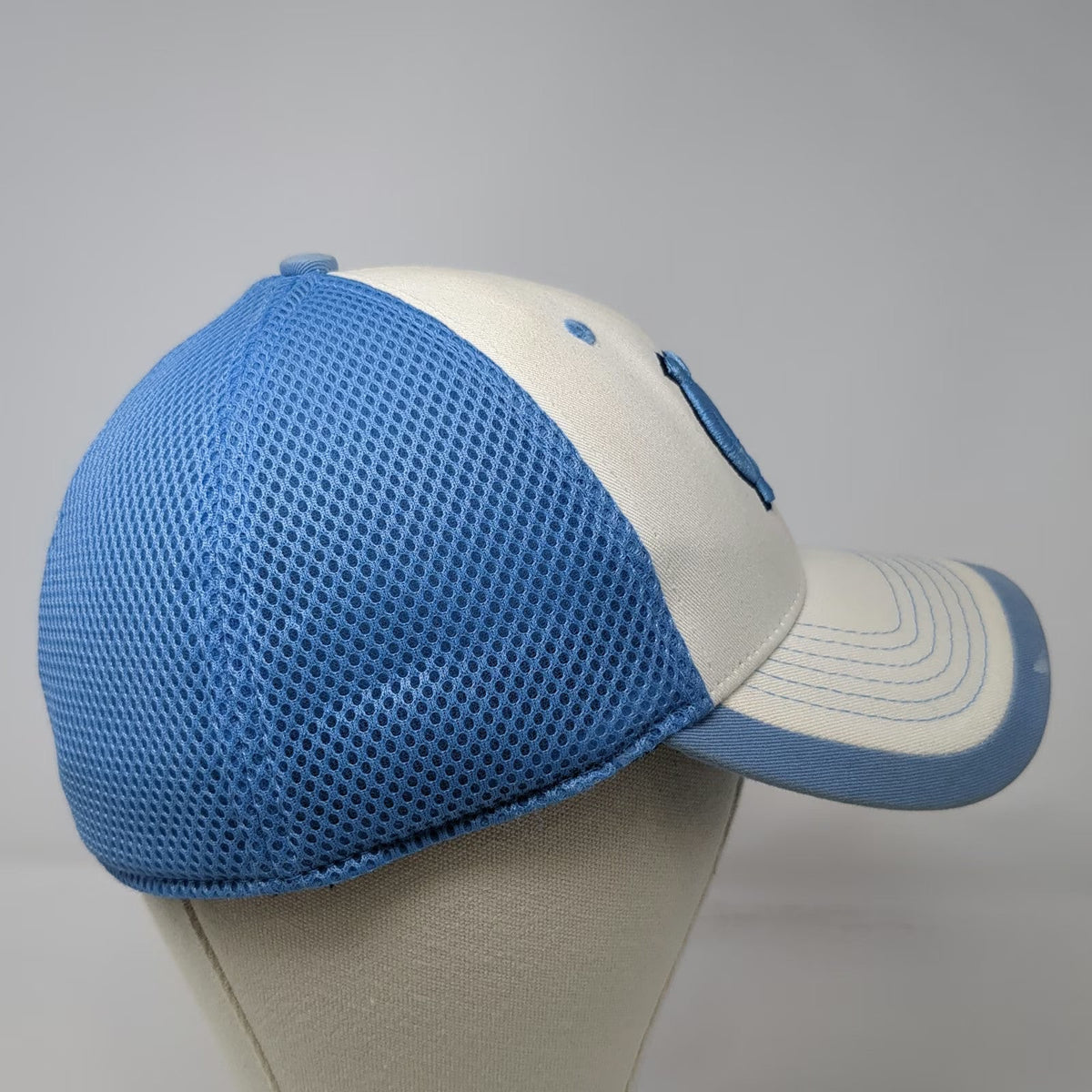 New Era Baseball Cap Blue White M UNC Tar Heels Logo Mesh Back Stretch Fit Hat
