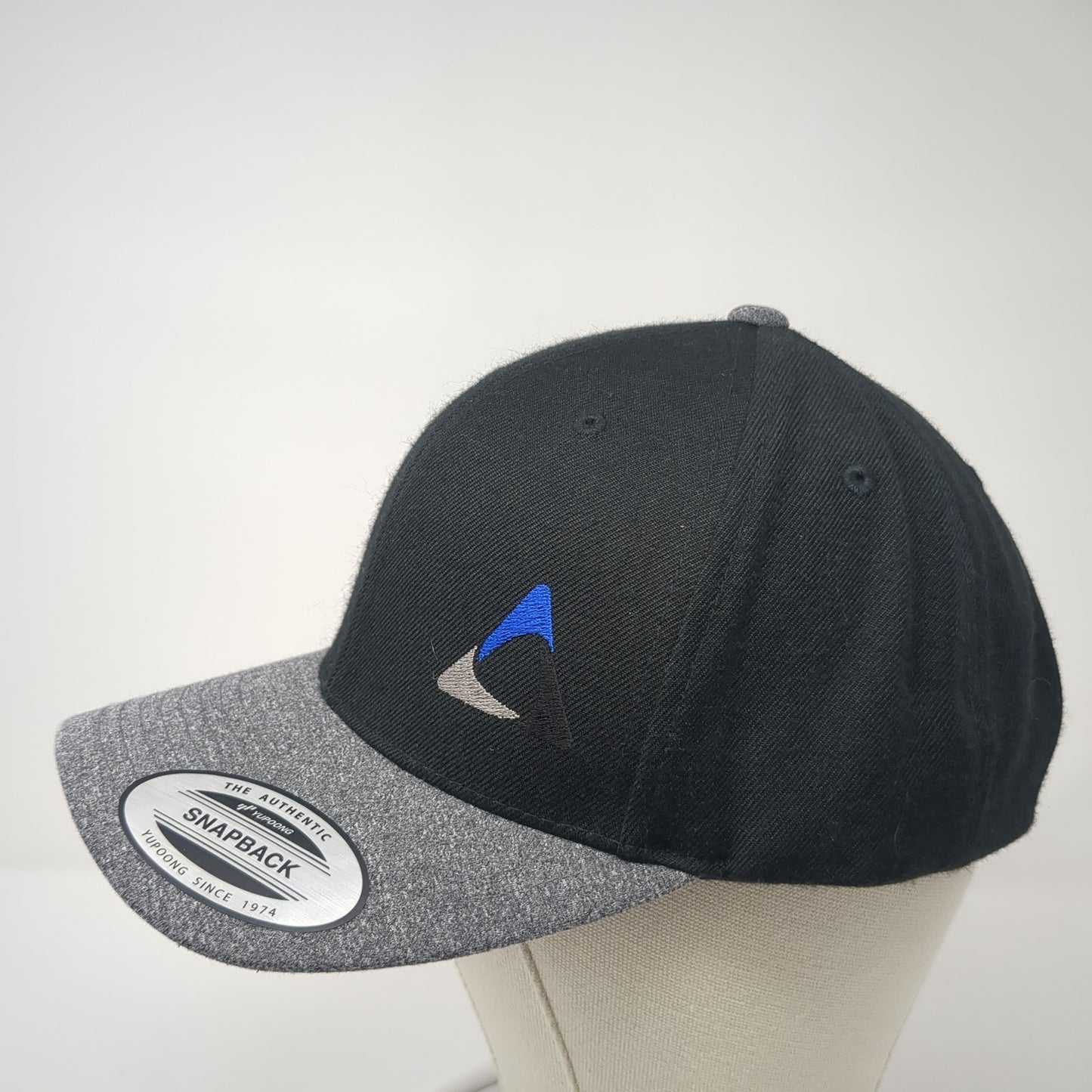 Sport-Tek Snapback Hat Black One Size Adjustable Embroidered 6 Panel Yupoong