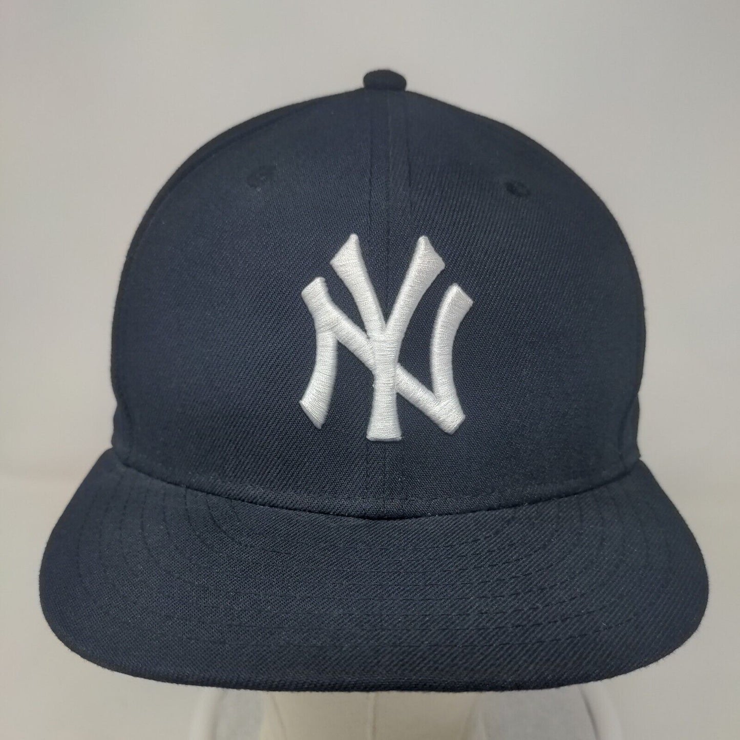 New Era Men's Fitted Hat Blue 7 1/4 Embroidered New York Yankees Logo 59Fifty