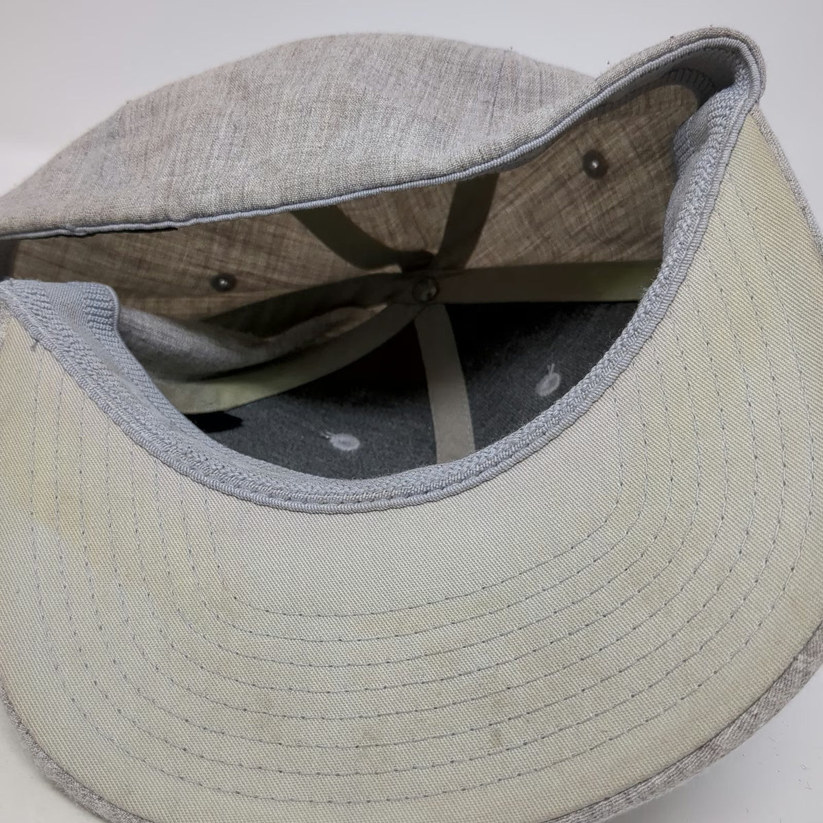TravisMathew Baseball Cap Beige XL Flexfit Leather Patch Sun Graphic Curved Hat