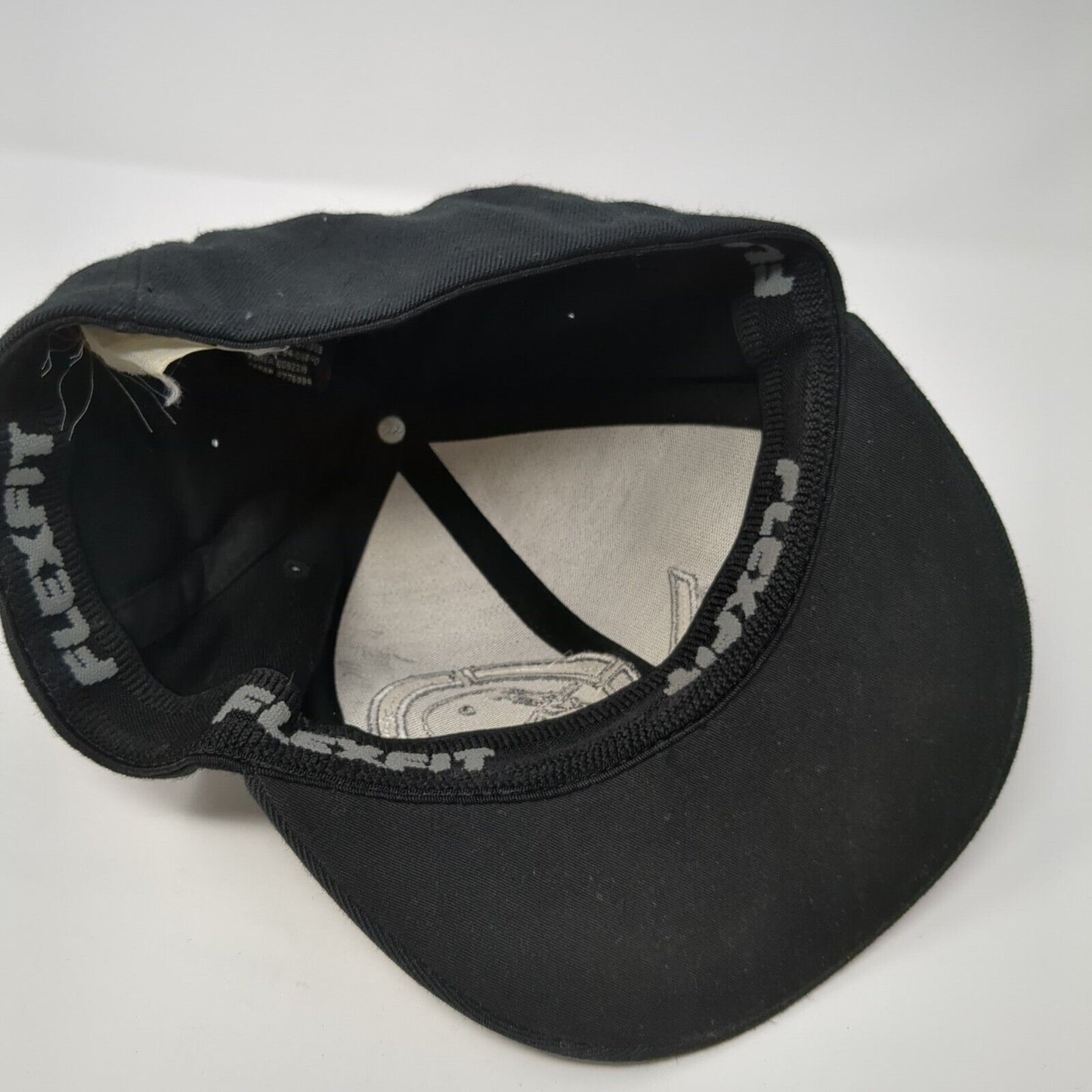 Metal Mulisha Fitted Hat Black Embroidered Skull Helmet Logo FlexFit Vintage