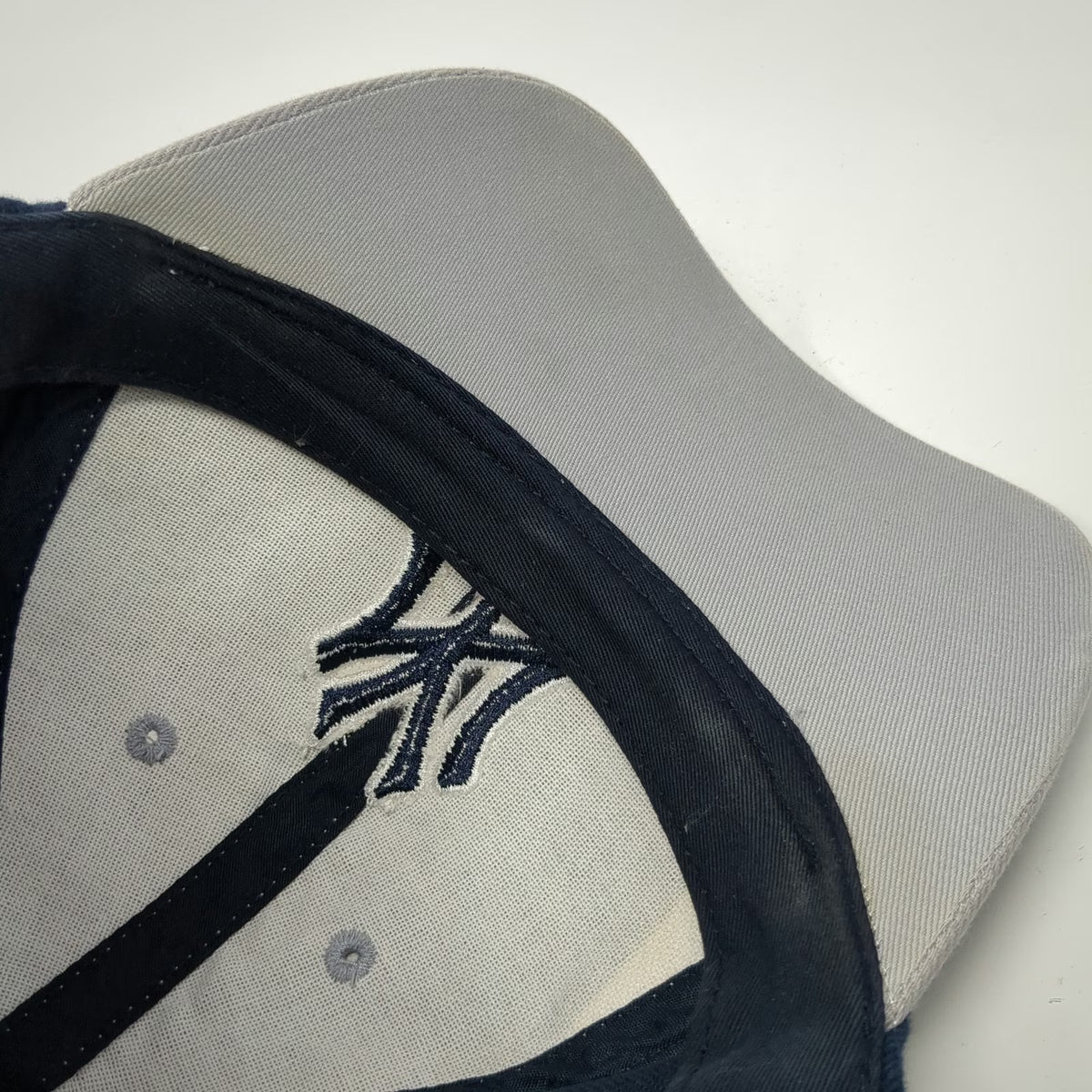 New York Yankees MLB Fan Favorite Baseball Cap Gray Blue One Size Strapback