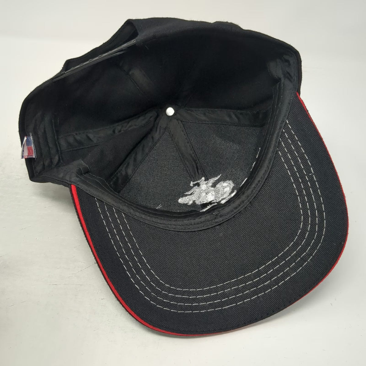 Snapback Black Hat One Size US Marines Made In USA Red Sandwich Brim Gray Stitch