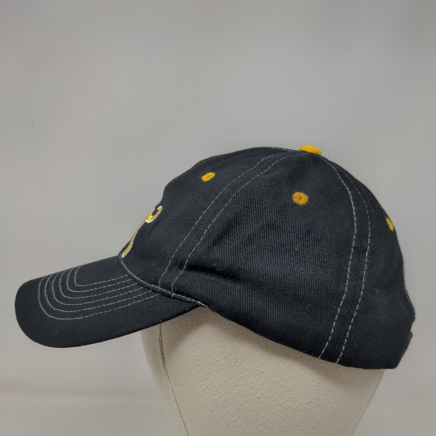 The Black Dog Men's Strapback Hat Black Embroidered Boston Bruins Logo Cotton