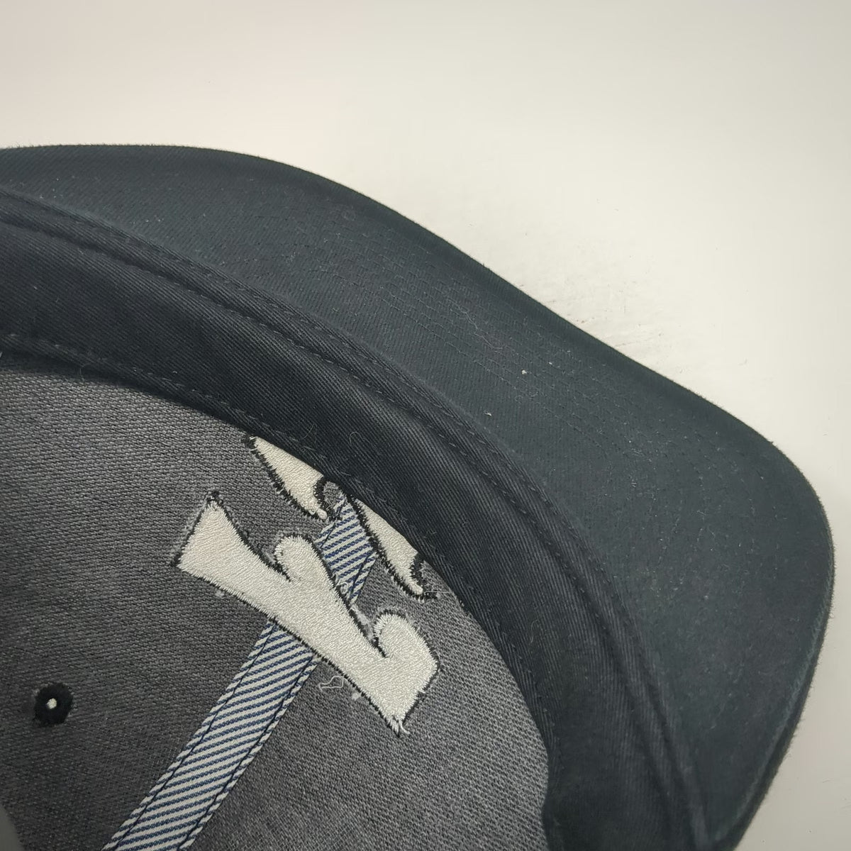 Billabong Snapback Black One Size Flat Brim Hat Embroidered Wave Logo Cotton
