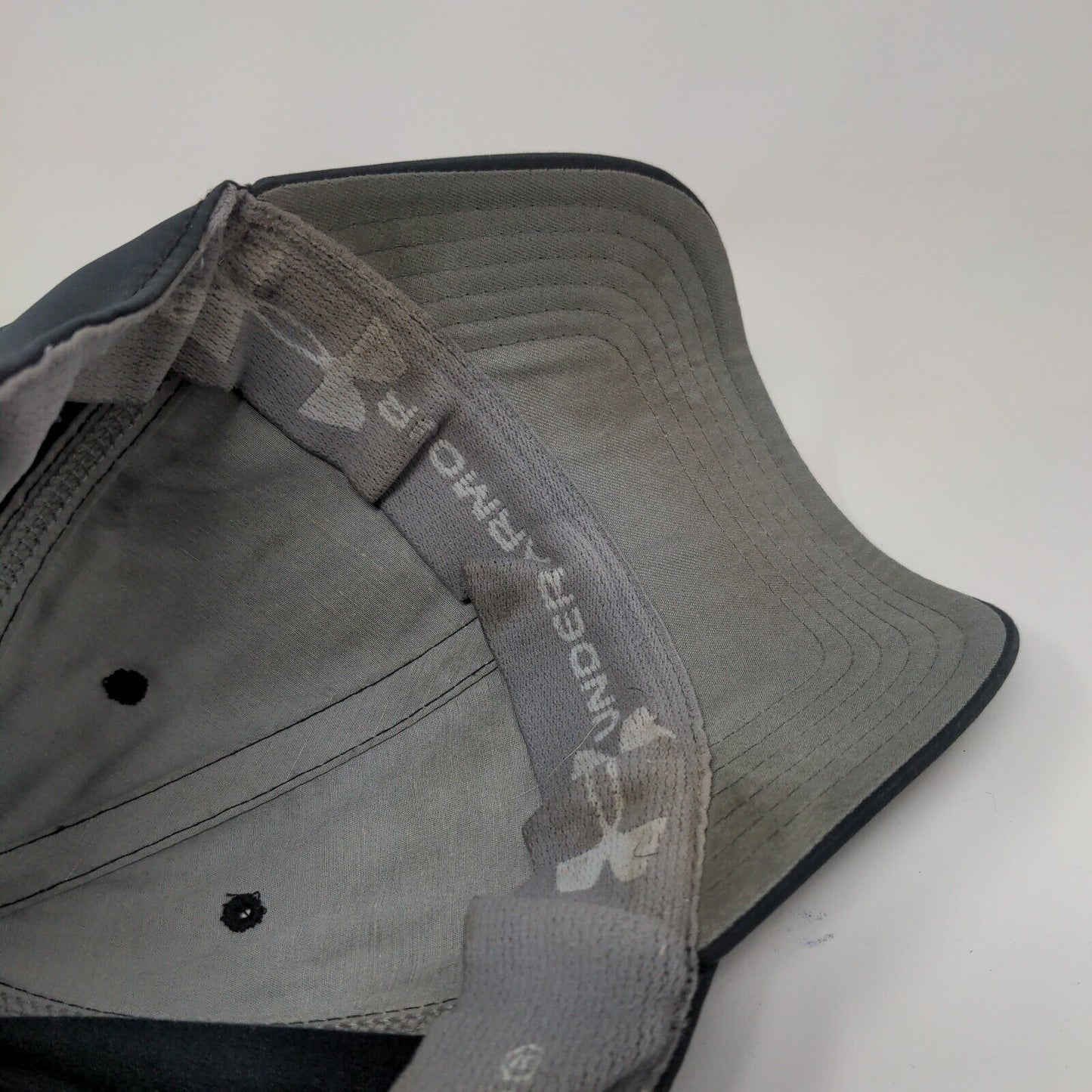Under Armour Fitted Hat Large/XL Black Embroidered Logo Vent Holes