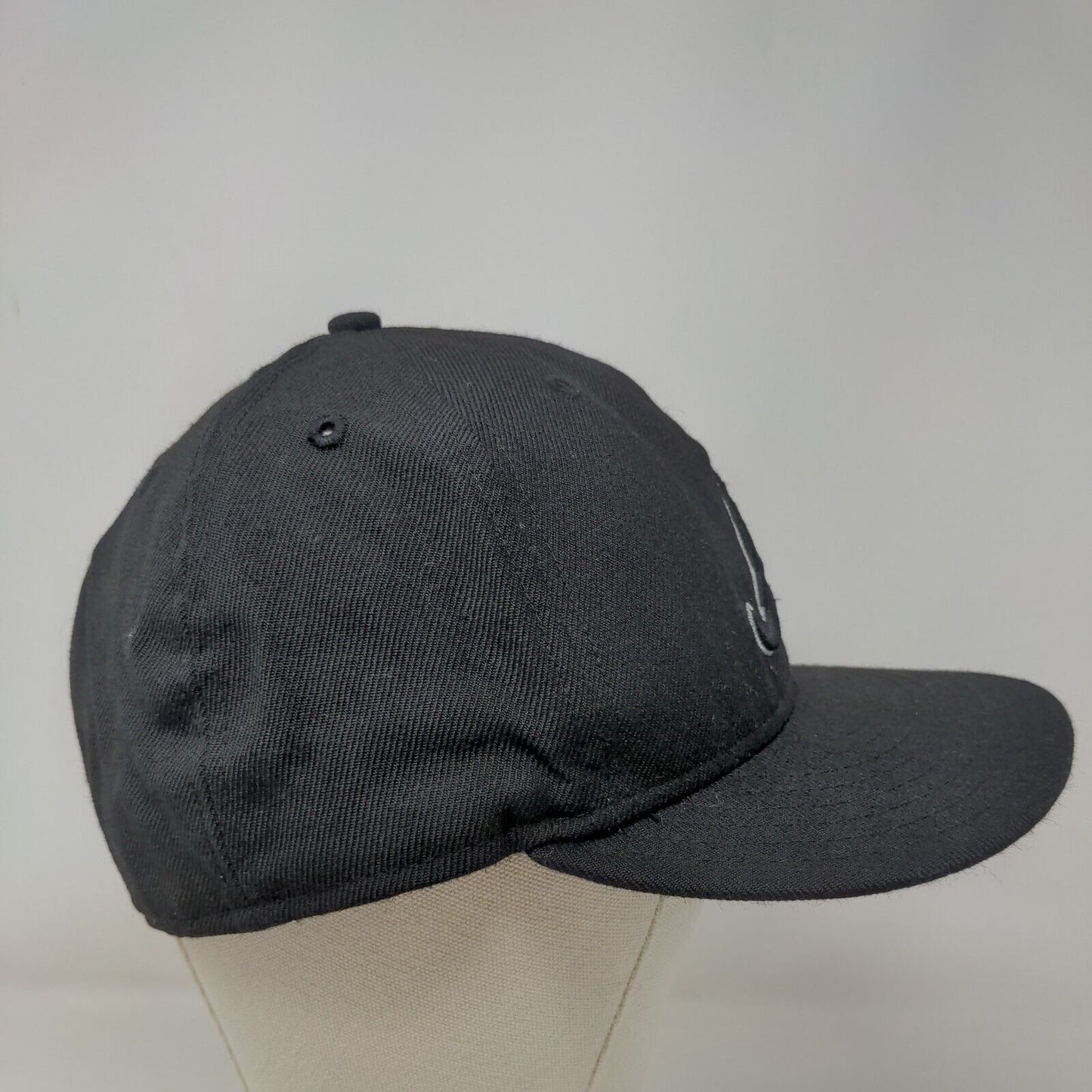 New Era Men's Fitted Hat Black 7 1/2 Embroidered Atlanta Braves Logo 59Fifty