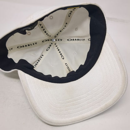 Oakley Baseball Cap White L/XL Flexfit Classic Low Metal Logo Curved Brim Hat
