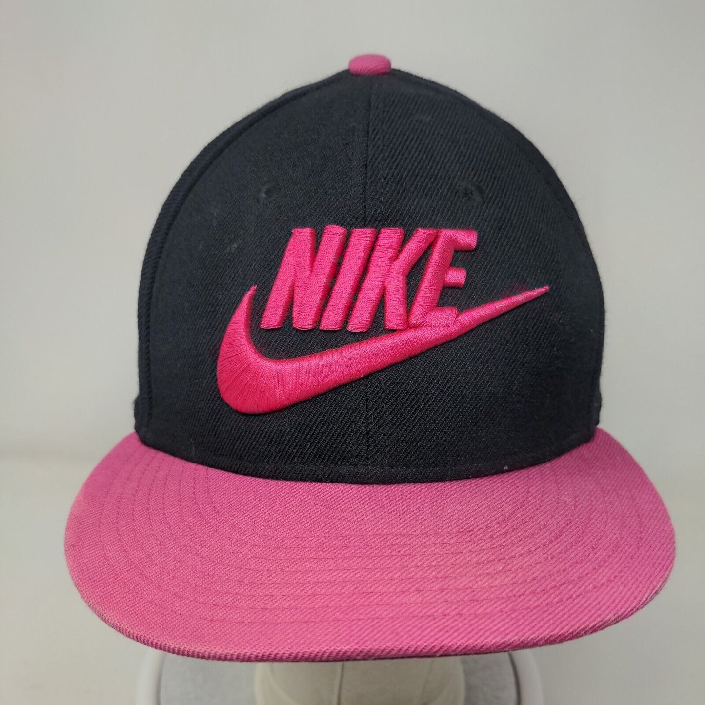 Nike Snapback Hat Black OSFM Adjustable Embroidered Swoosh Logo 6 Panel