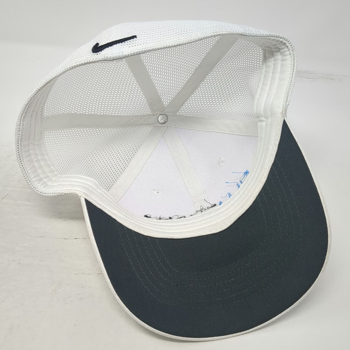Nike Baseball Cap White L Mesh Back Stretch Fit BluShark Digital Dri-FIT Hat