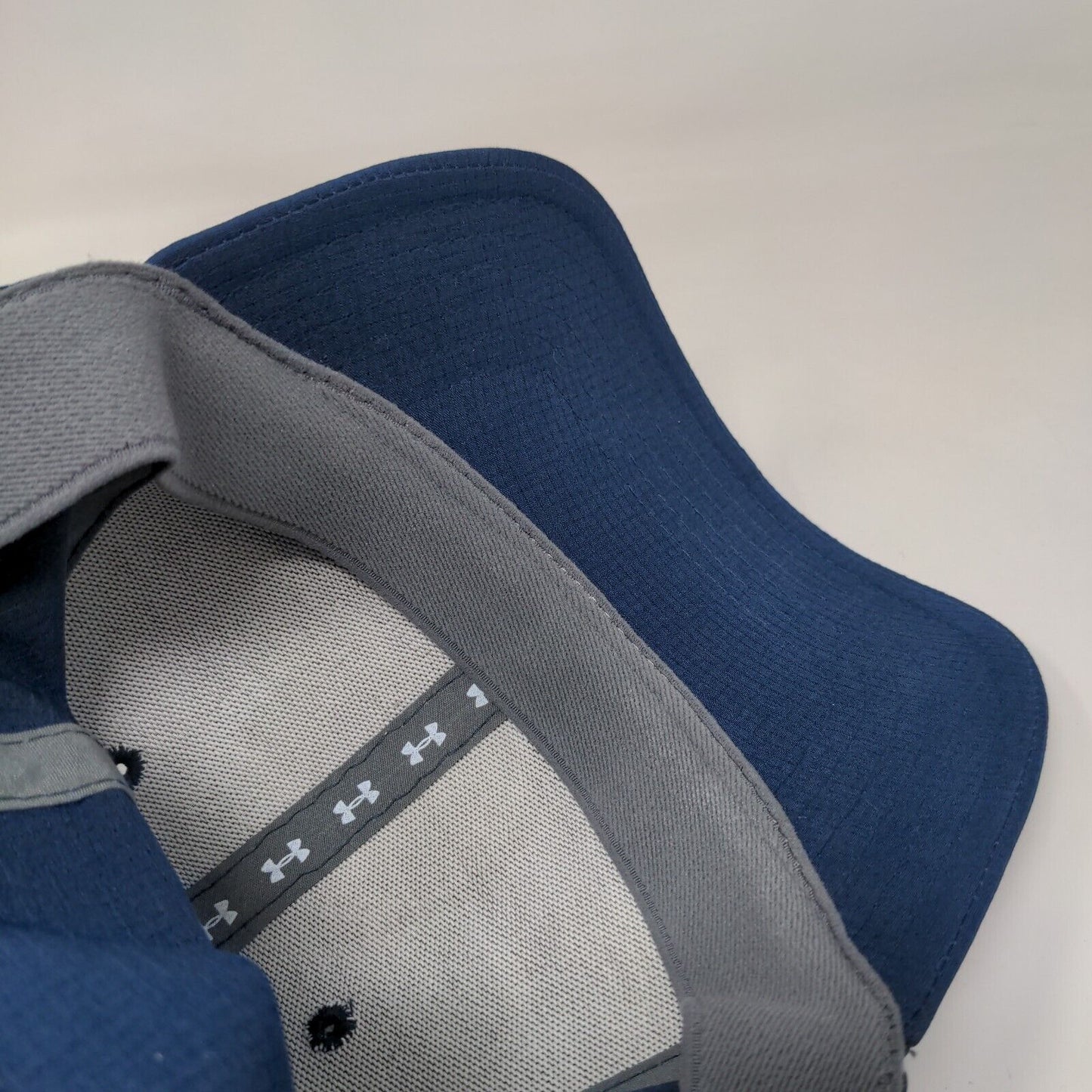 Under Armour Golf Fitted Hat Blue Size L/XL Lightweight Breathable 6 Panel