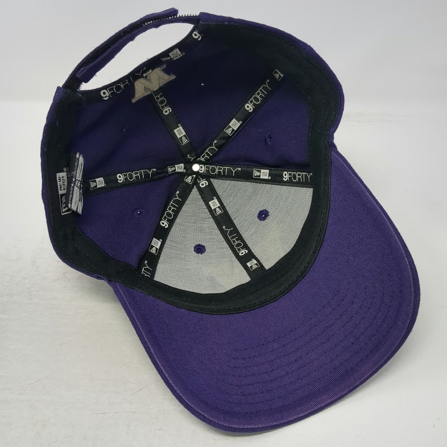 New Era Washington Huskies NCAA Cap Purple One Size Strapback 9FORTY Logo Hat