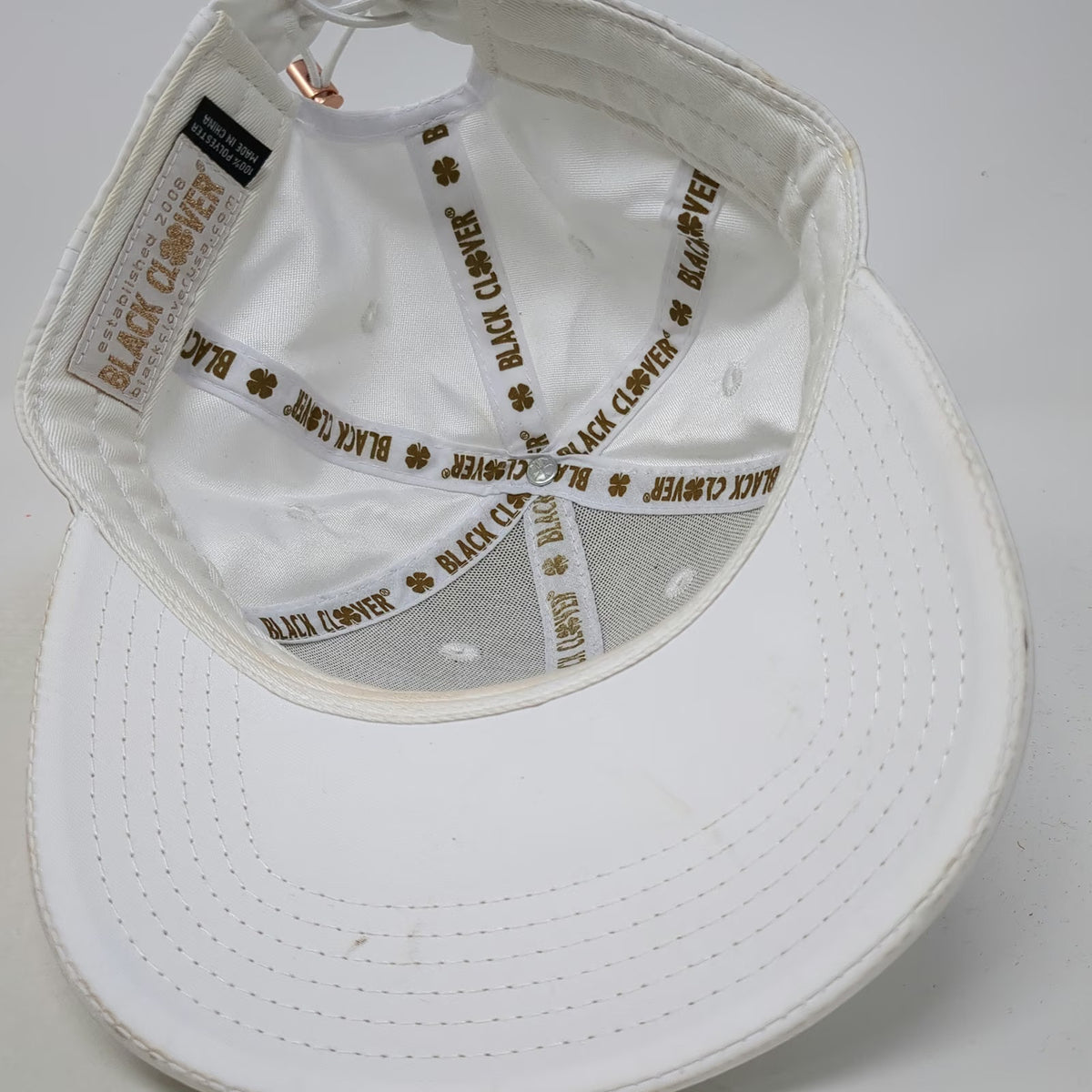 Black Clover Baseball Cap White OSFM Live Lucky Journeys Mountain Slideback Hat