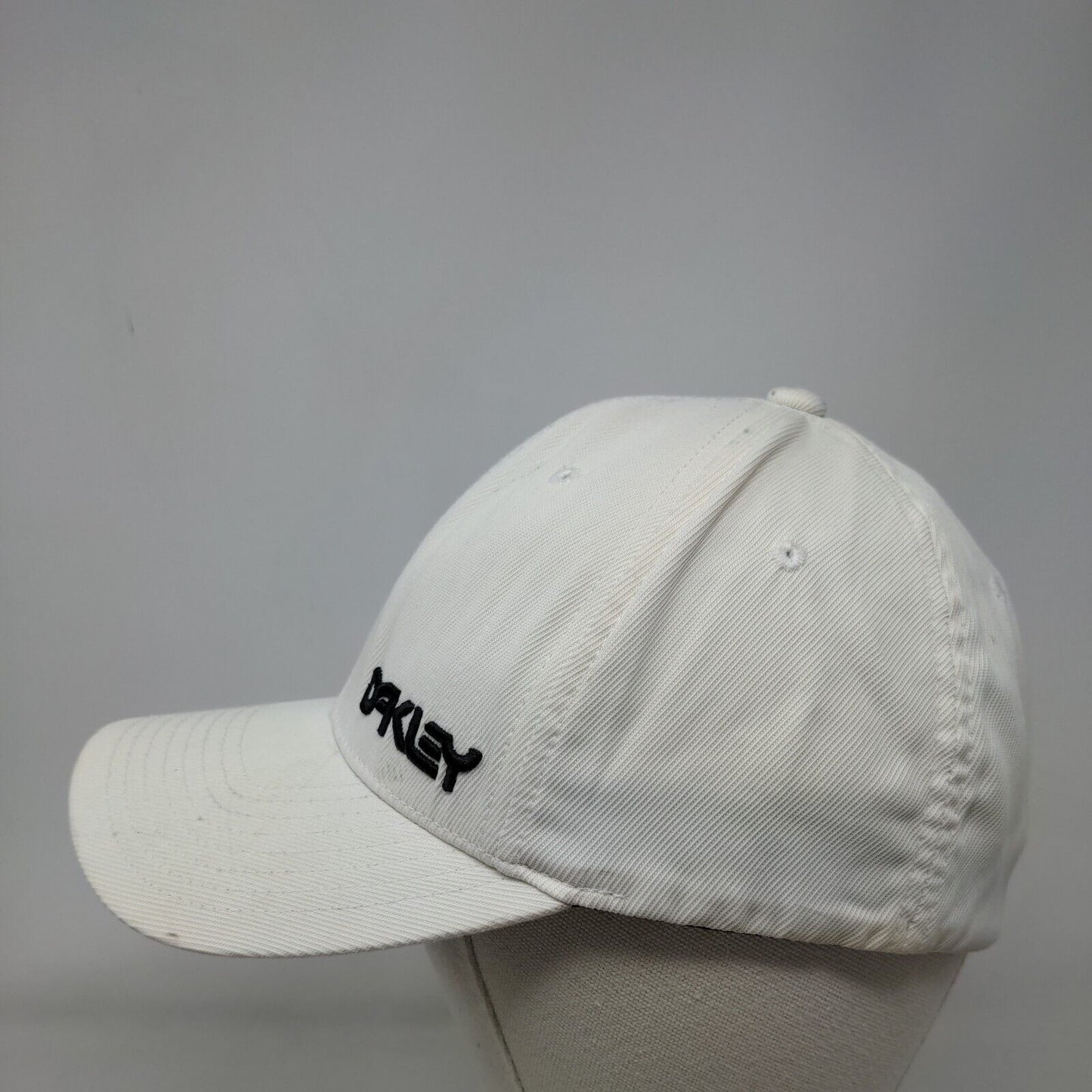 Oakley Fitted Hat Cream S/M Flexfit Embroidered Vented Holes 6 Panel Yupoong