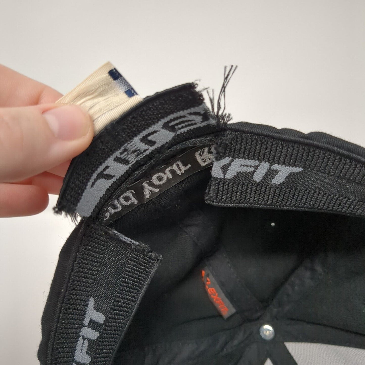 Fishoholic Bend Your Rod Fitted Hat Black S-M Solid Flexfit Yupoong