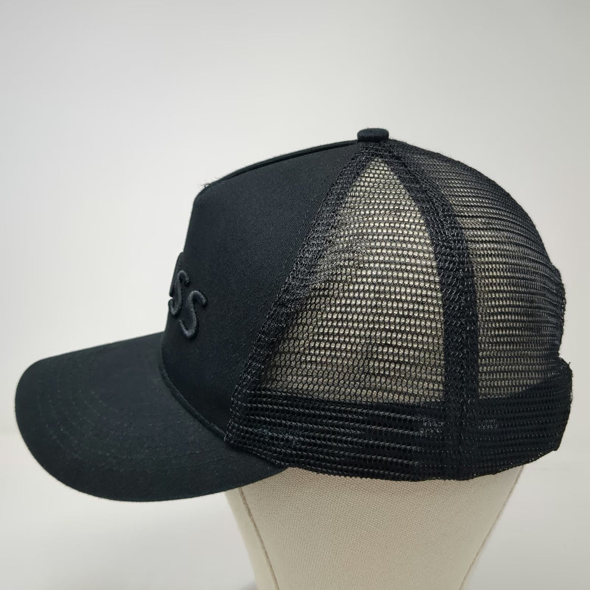 KNOSS Performance Trucker Hat Black One Size 3D Embroidery Mesh Back Snapback