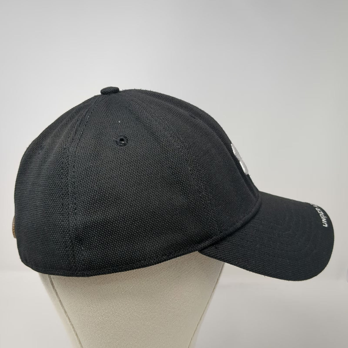 Under Armour Baseball Cap Black L Stretch Fit Mesh Embroidered Patch Sport Hat