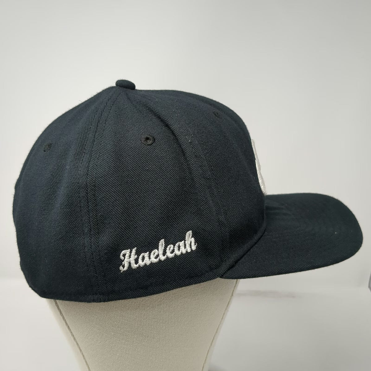 Nike Snapback Black White Green Underbill One Size Dri-Fit Pro Haeleah Logo Hat
