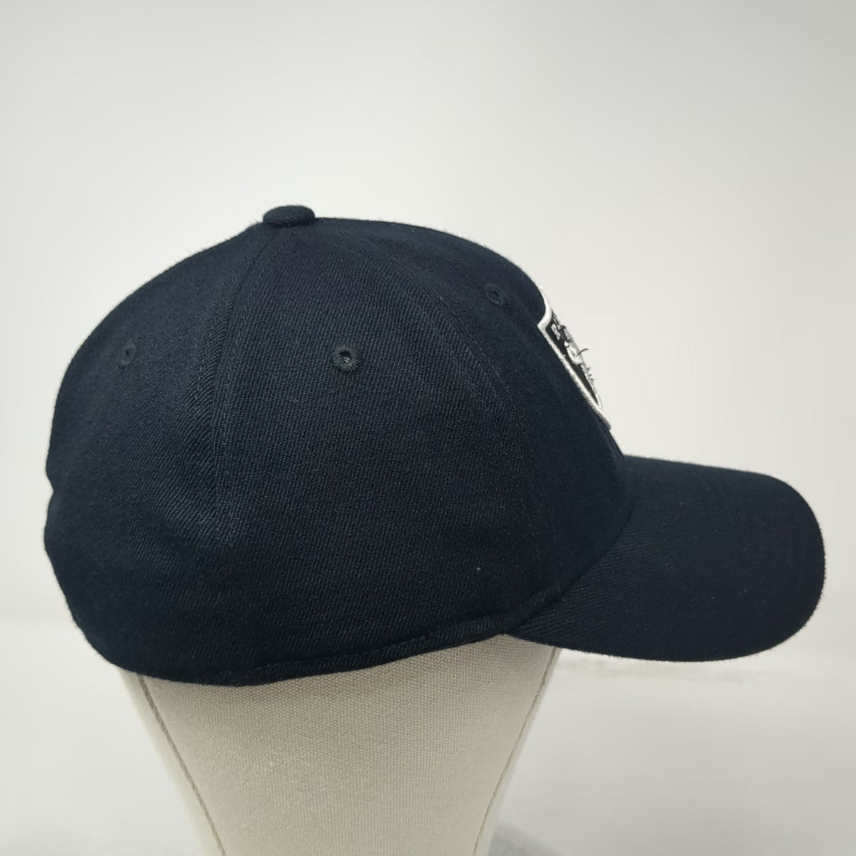 Oakland Raiders NFL Reebok Black XL Baseball Cap Authentic Sideline Shield Hat