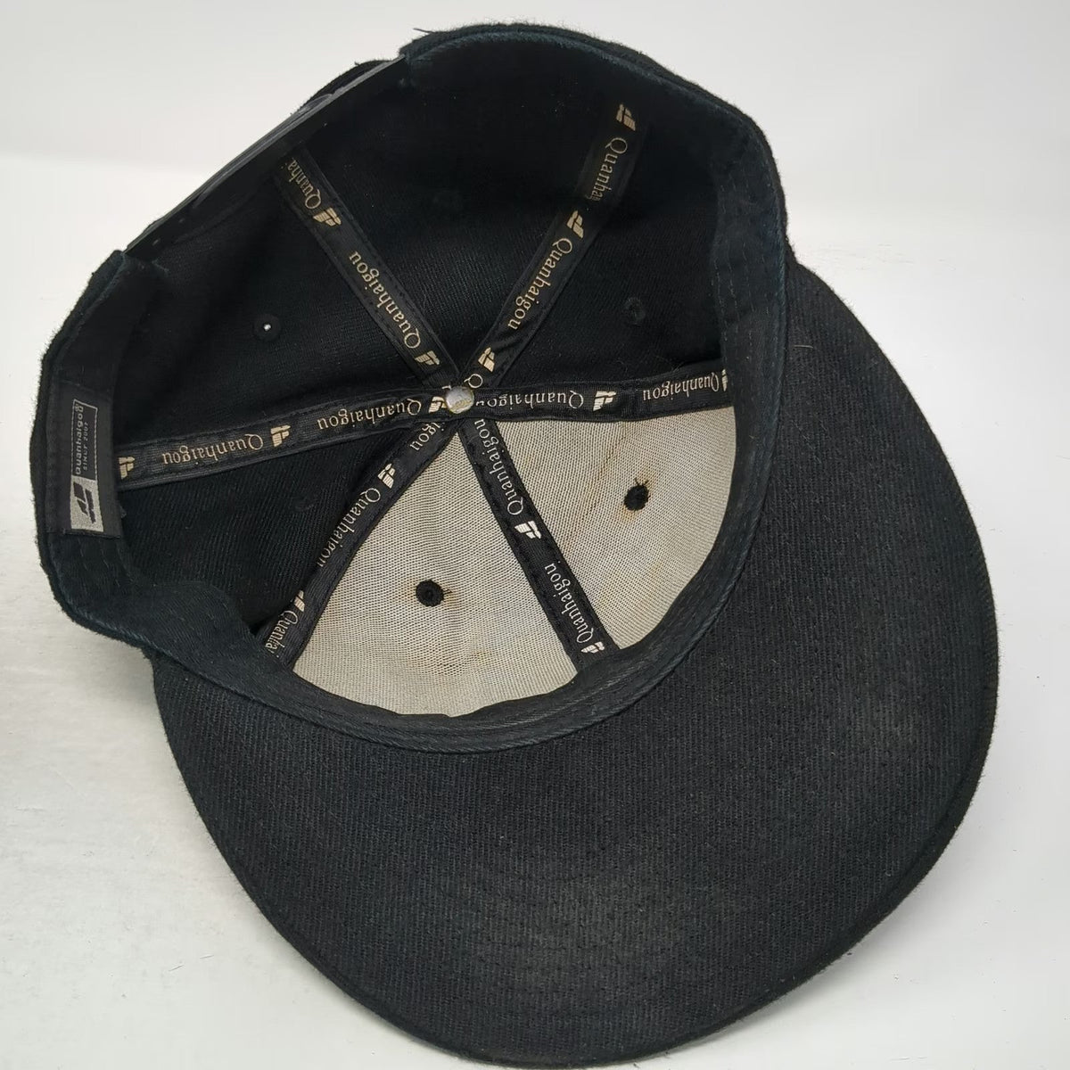 Quanhaigou Snapback Black One Size Flat Brim Embroidered X Crossed Hands Hat