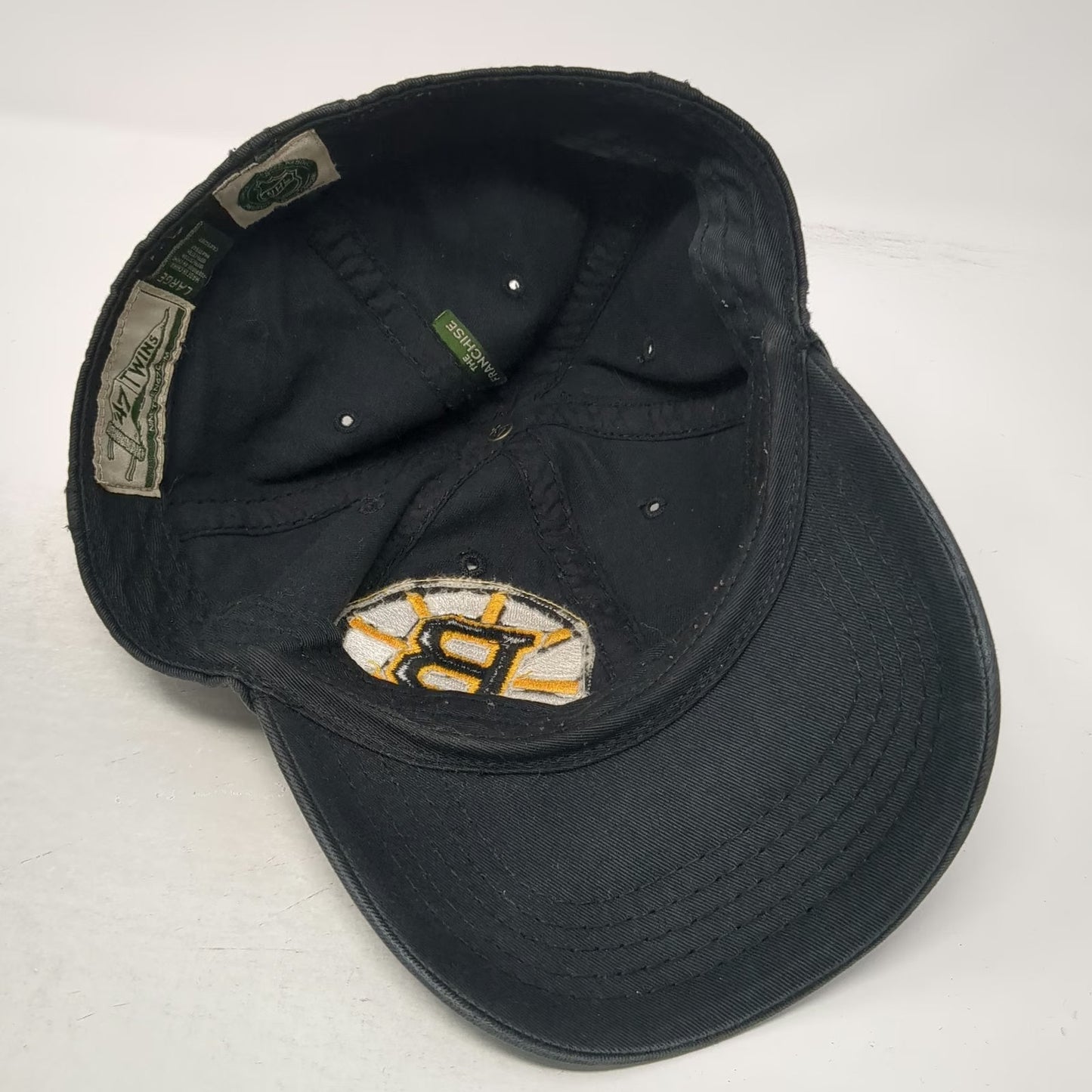 Boston Bruins NHL '47 Cap Black L Distressed Bear Patch Logo Franchise Hat